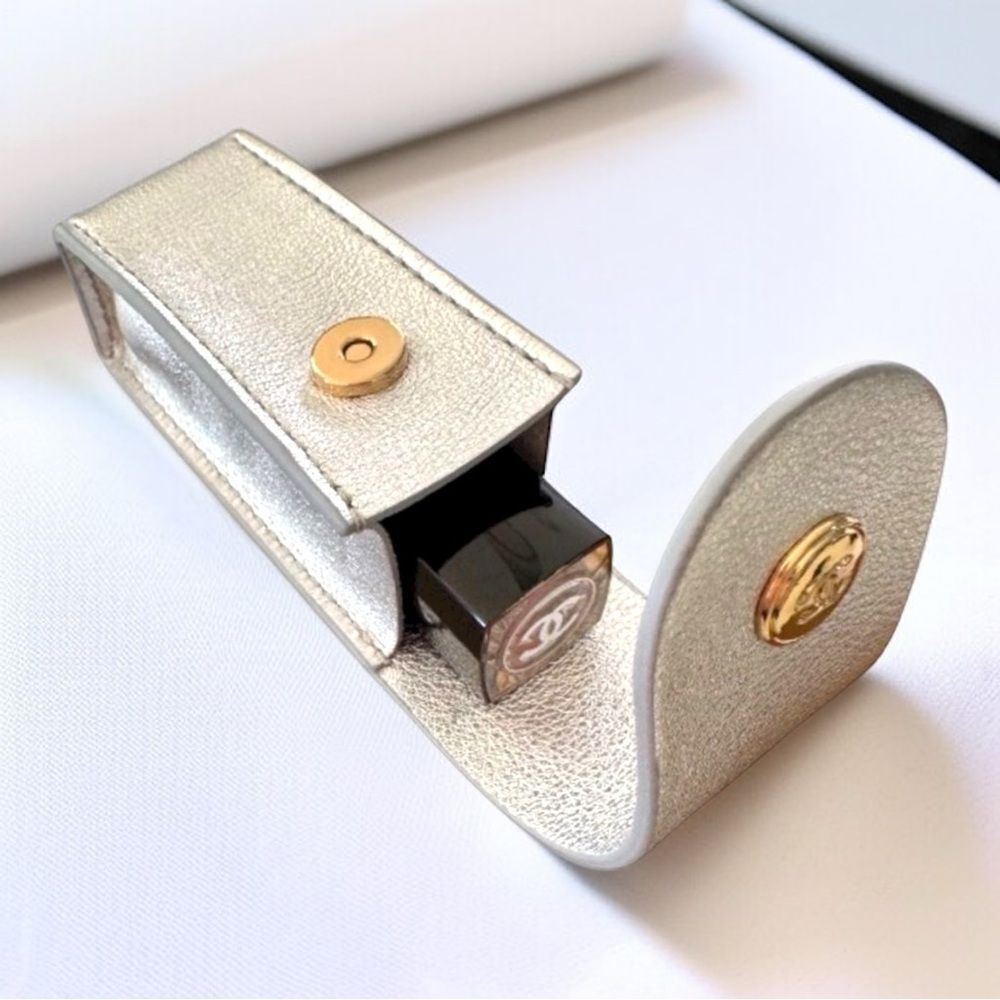 CHANEL LIPSTICK CASE IN SILVER LEATHER - Picture 2 of 8